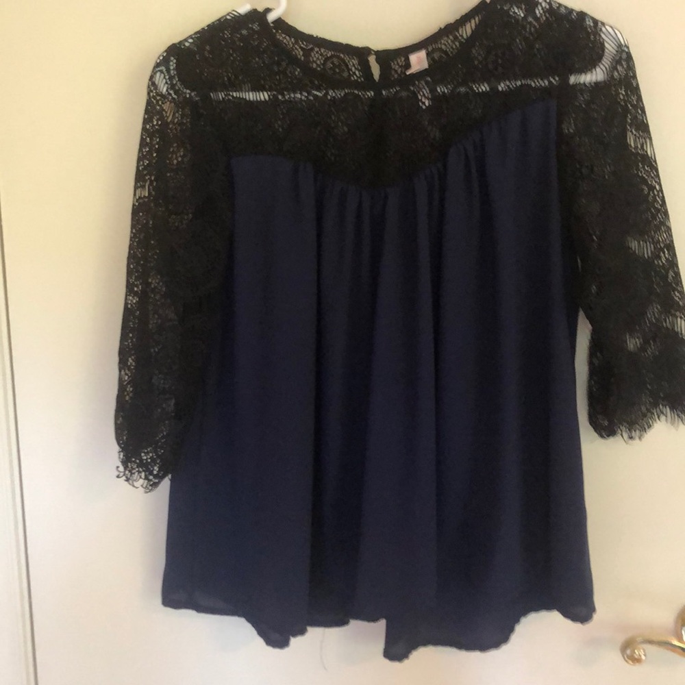 Quarter Sleeve Flowy Shirt